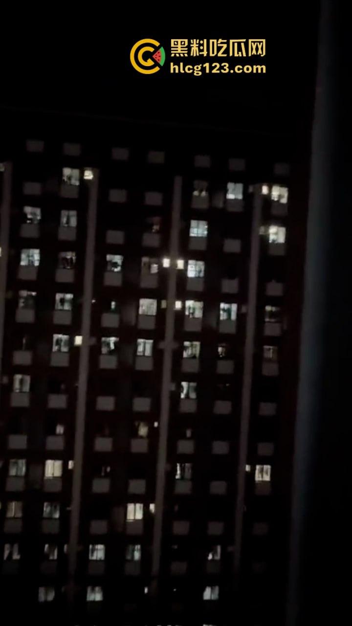 这真忍不了！【西安信息职业学院】因不满高额宿费 还断电断网学生集体硬核喊楼退钱-4