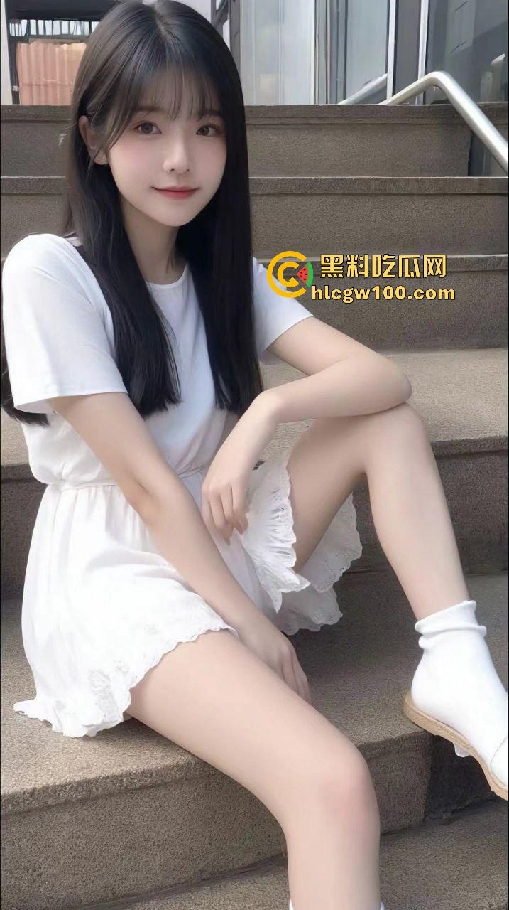 姐姐自慰忘记关门，弟弟全程偷拍求助网友，姐姐这是在堵管子还是修管子？有没有人主动请缨帮姐姐疏通！-1