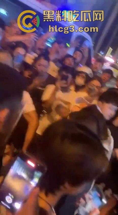 8.15海口抓嫖事件：爱赌的爸、生病的妈、上学的弟，破碎的她还有谁能帮？该管的不管，该抓的不抓！-3