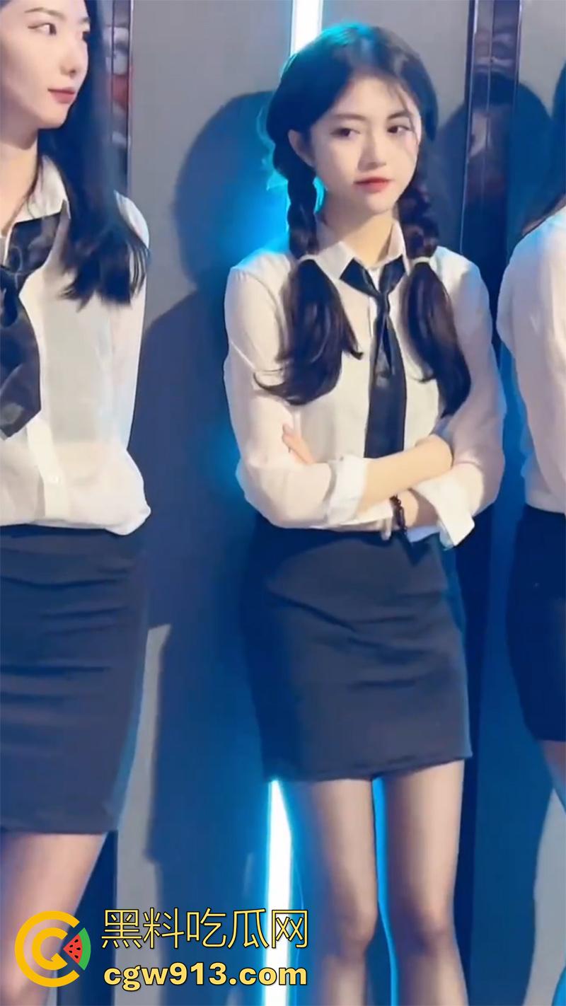 有钱人的快乐夜生活，酒吧被DJ主动勾引，上身热舞尽显风骚，直接带走车上爆操，再回到酒店群p轮奸！-9