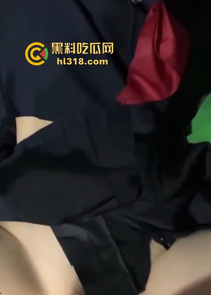 湘潭大学大三学妹【袁小敏】不雅视频被男友曝出，清纯少女被调教成风骚母狗，自慰勾搭极其反差！-12