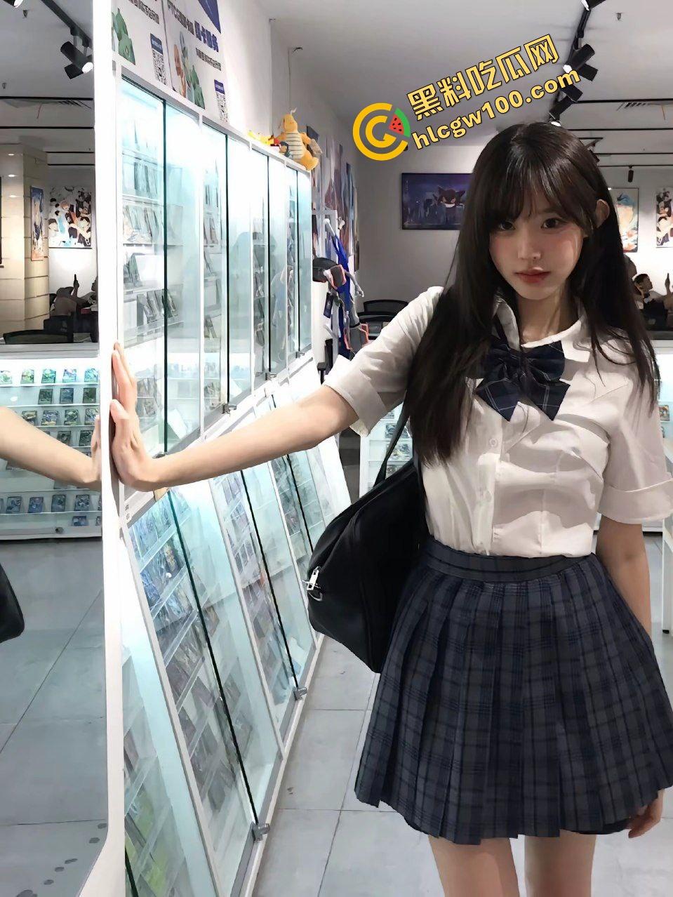 长沙民政JK清纯嫩妹反差婊【张雅萱】极品粉穴自拍全裸脱衣，尿盆诱惑洗澡供金主！独家曝光流出！-3