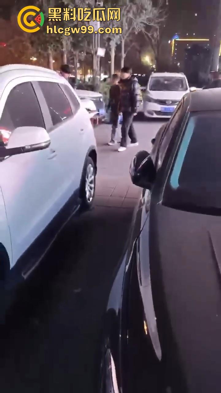 趁好兄弟出差深夜约其女友吃火锅，不料兄弟当场对质，出个差家给偷了！-6