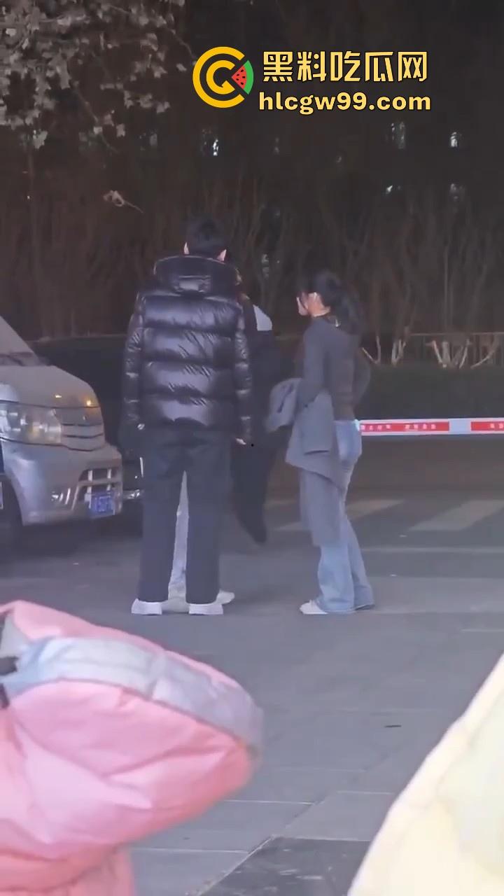 趁好兄弟出差深夜约其女友吃火锅，不料兄弟当场对质，出个差家给偷了！-8