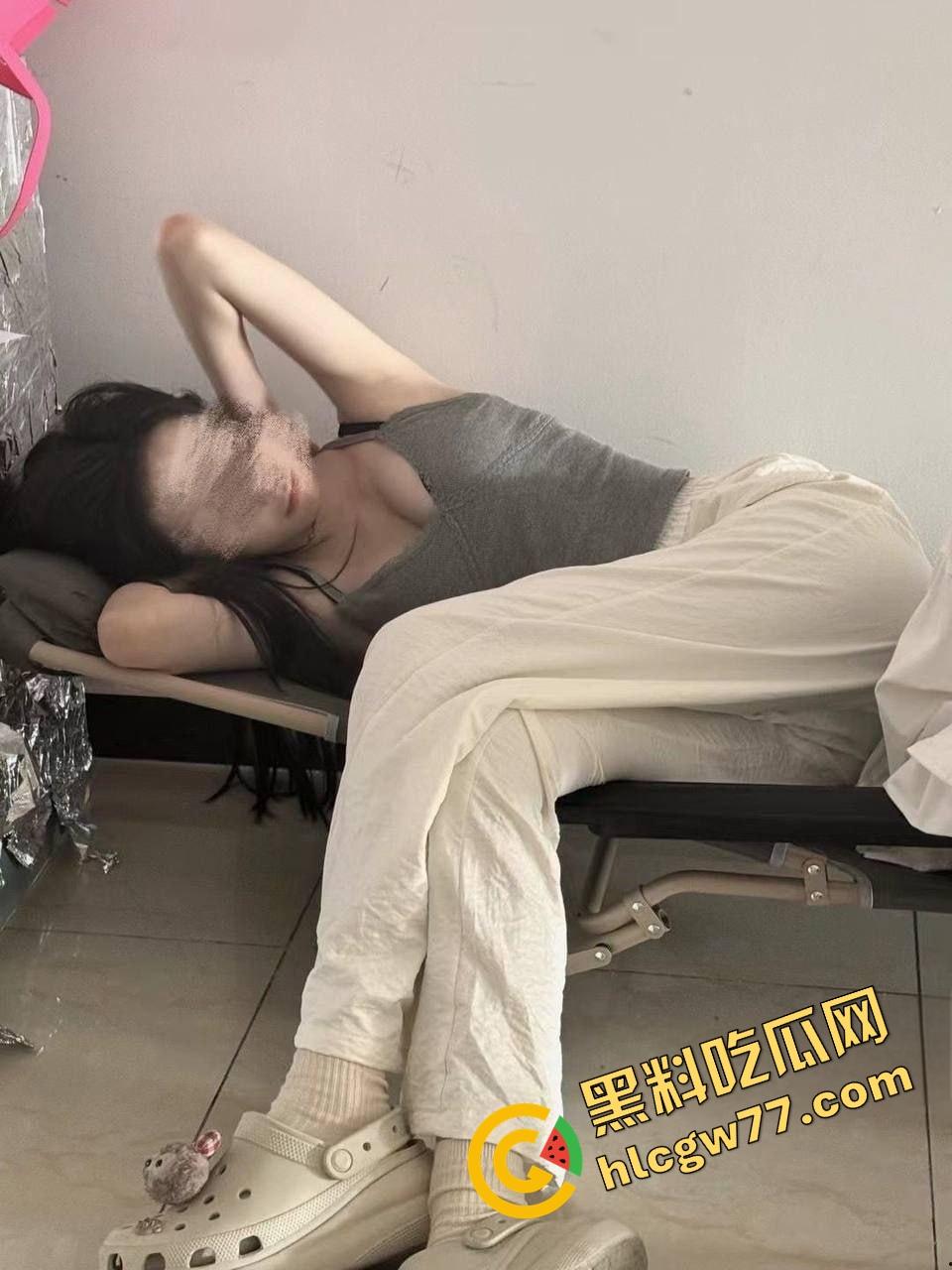 贵州财经大学女神【田静】网上约炮视频曝光,白天装淑女,晚上被操得屁股乱抖,贱得像条狗!-5