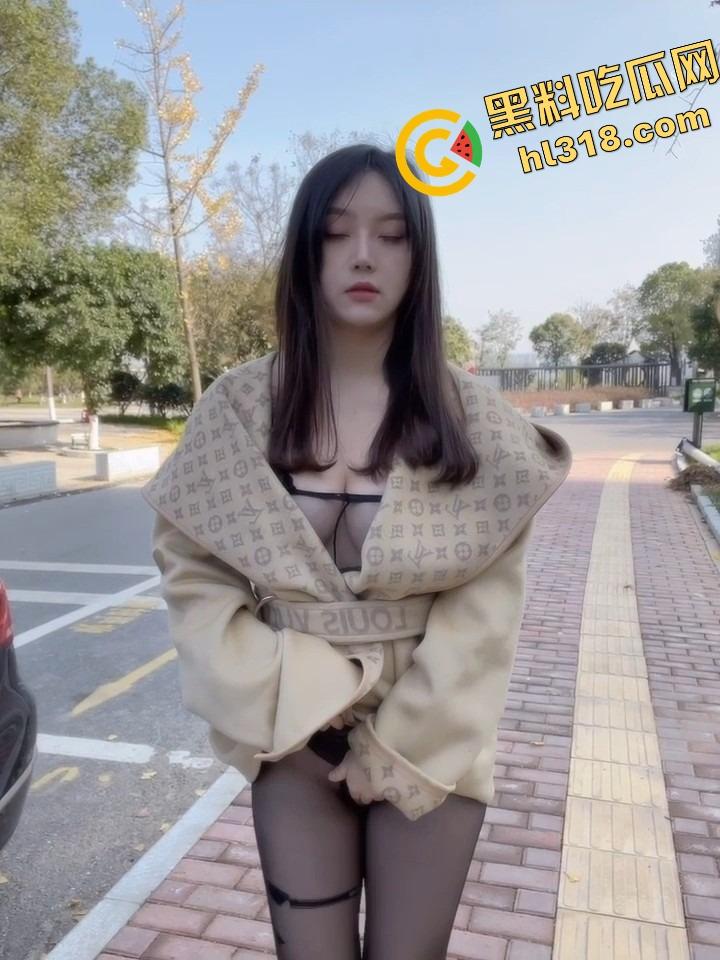 秀人网台湾嫩模『豆瓣酱』炸裂流出，速递车内激情实录，车震猛玩肉穴全程漏点看点拉满！-12