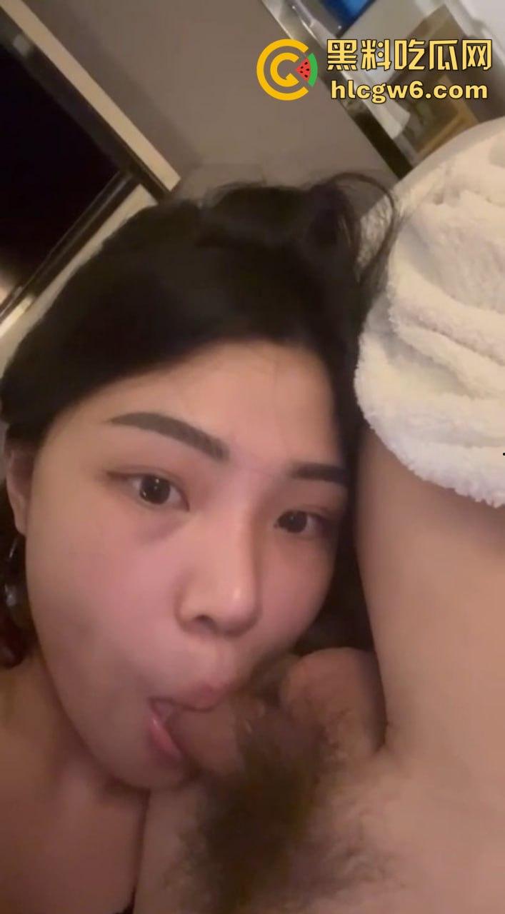 楼下漂亮人妻寂寞难耐，被口爆叫醒后主动求操，娇喘连连扭腰浪到发软，草的人妻说比她老公强多了！-5