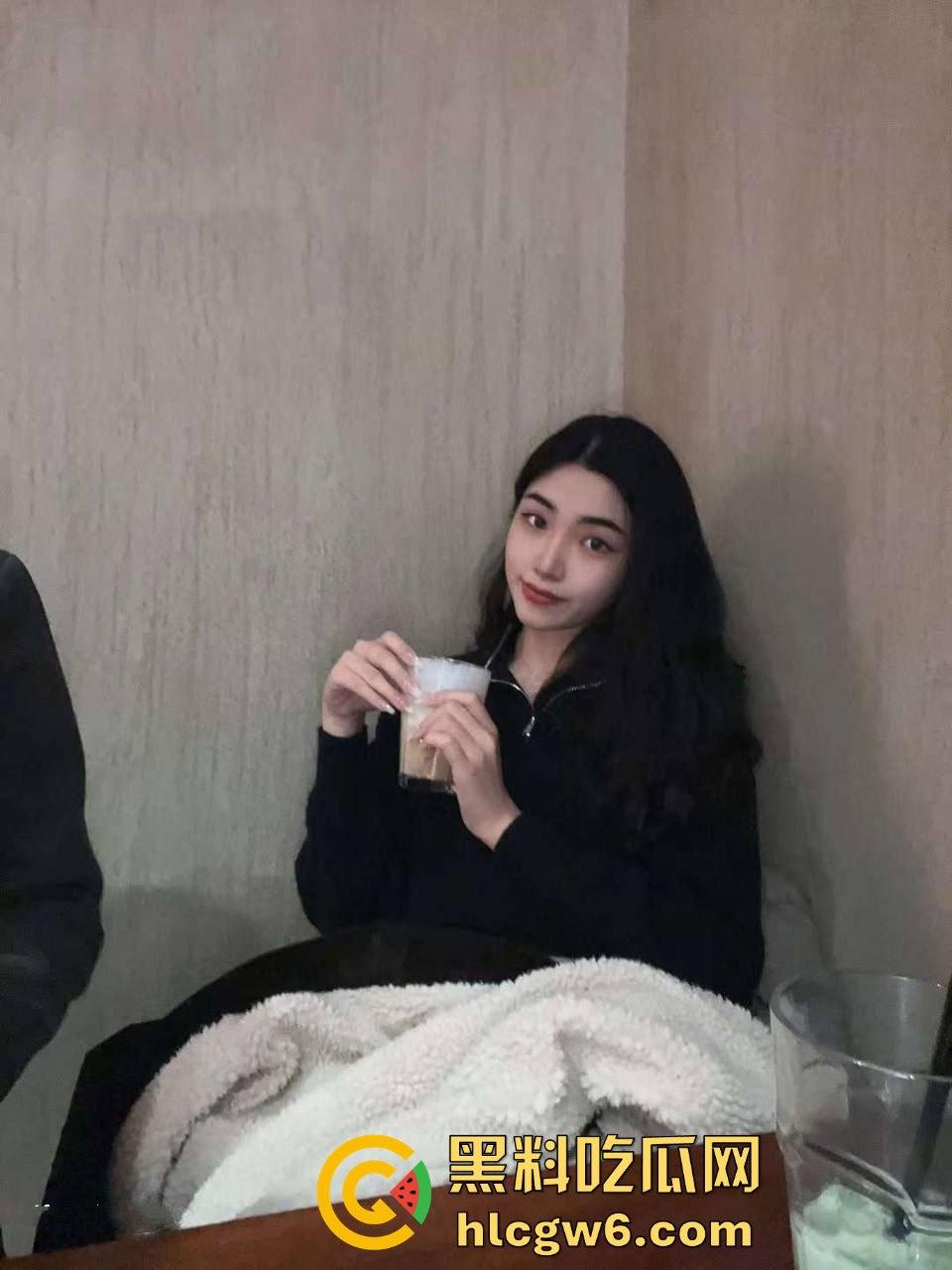 楼下漂亮人妻寂寞难耐，被口爆叫醒后主动求操，娇喘连连扭腰浪到发软，草的人妻说比她老公强多了！-6