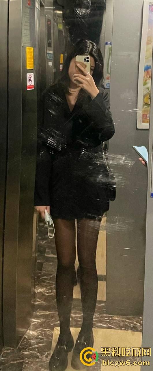 楼下漂亮人妻寂寞难耐，被口爆叫醒后主动求操，娇喘连连扭腰浪到发软，草的人妻说比她老公强多了！-7