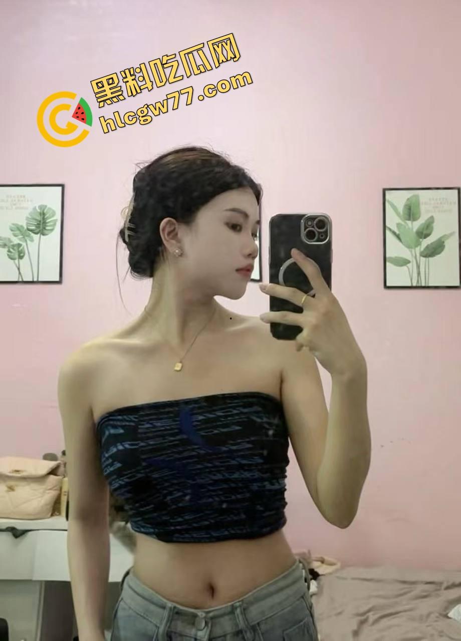 浦东骚夫真实献妻带长腿御姐老婆找男大开干,69互舔鸡巴小穴老公边录边撸!-5