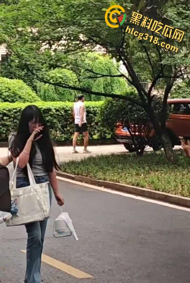 长沙某大学惊魂日，一男子持刀伤人砸车，甚至都惊动特警出警，这到底是恩怨还是精神病 ？-5