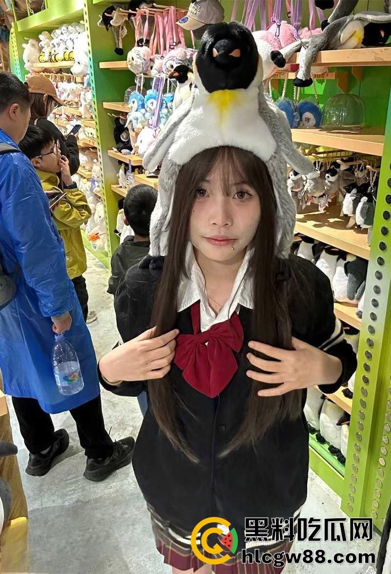 广东小伙王者开黑偶遇职校00后骚母狗，一天拿下骑脸操嘴后入灌精，白嫩翘臀淫叫连连偷拍角度绝了！-2