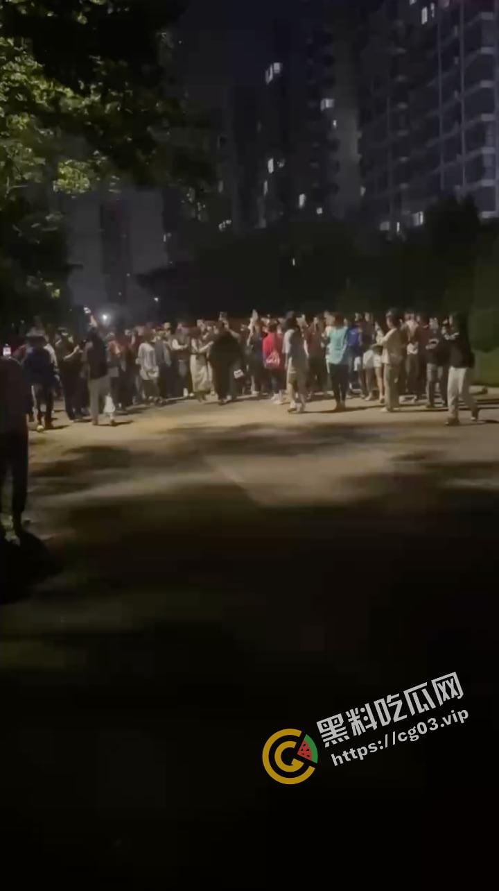 山东体育学院  男生出轨 女生打飞的过来兴师问罪 惊动全校 暴脾气是一点委屈都受不了-4