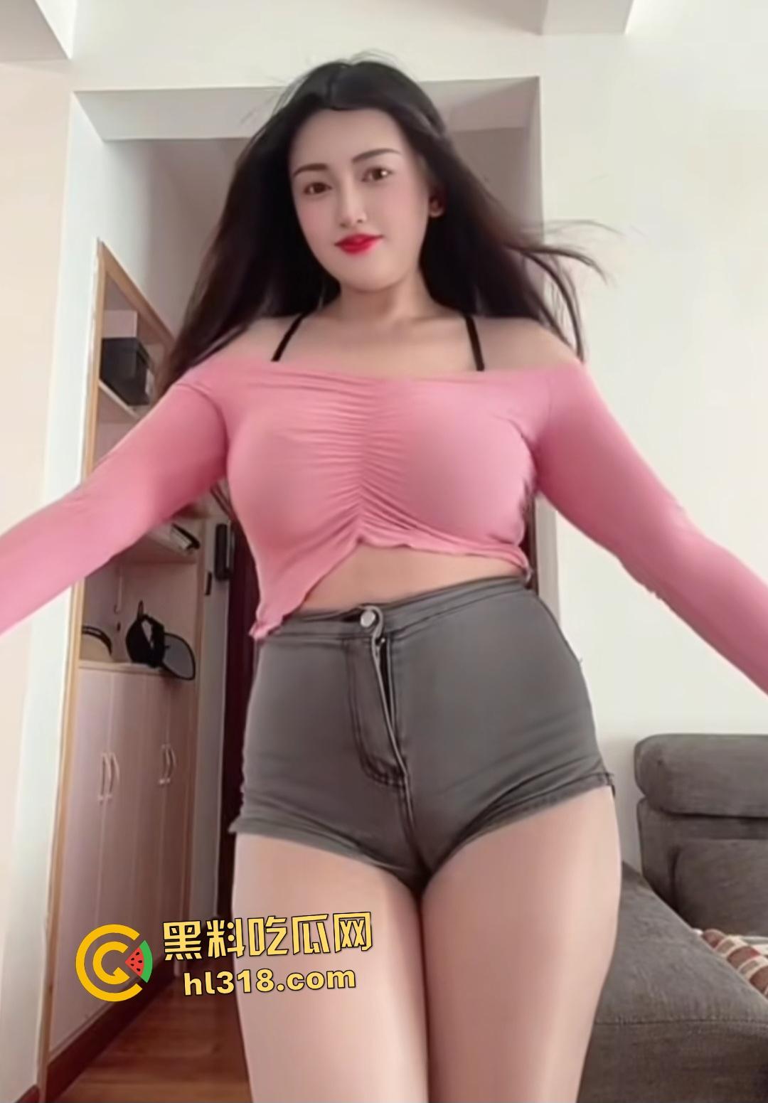 抖音79万粉御姐【万人迷168】性爱泄密，粉逼无套穿渔网袜被后入，奶子大到屏幕都装不下，肉感十足！-2