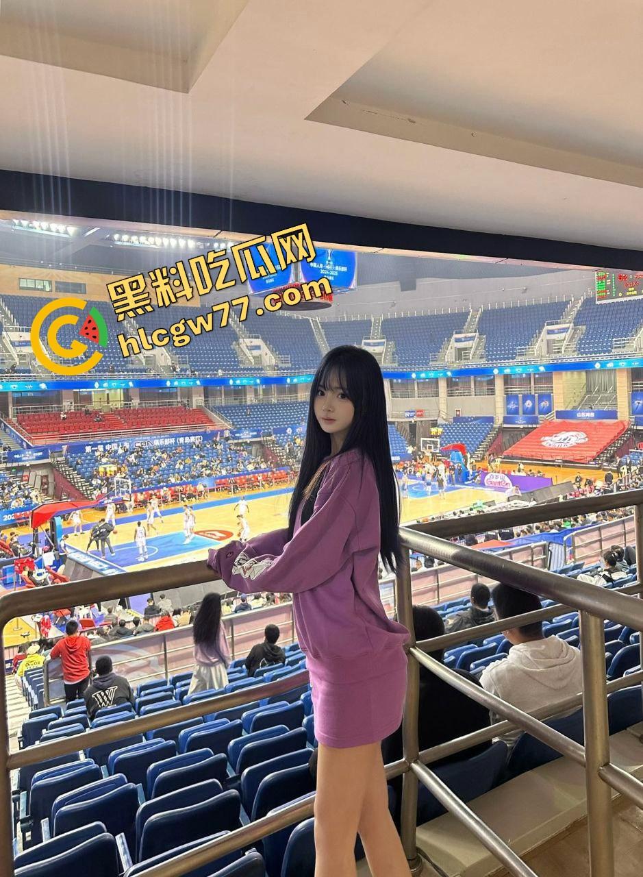 山东青岛大学生【李凤】单亲家庭，缺父爱，见哥哥就跪，学校里嫩男根本喂不饱她！-1