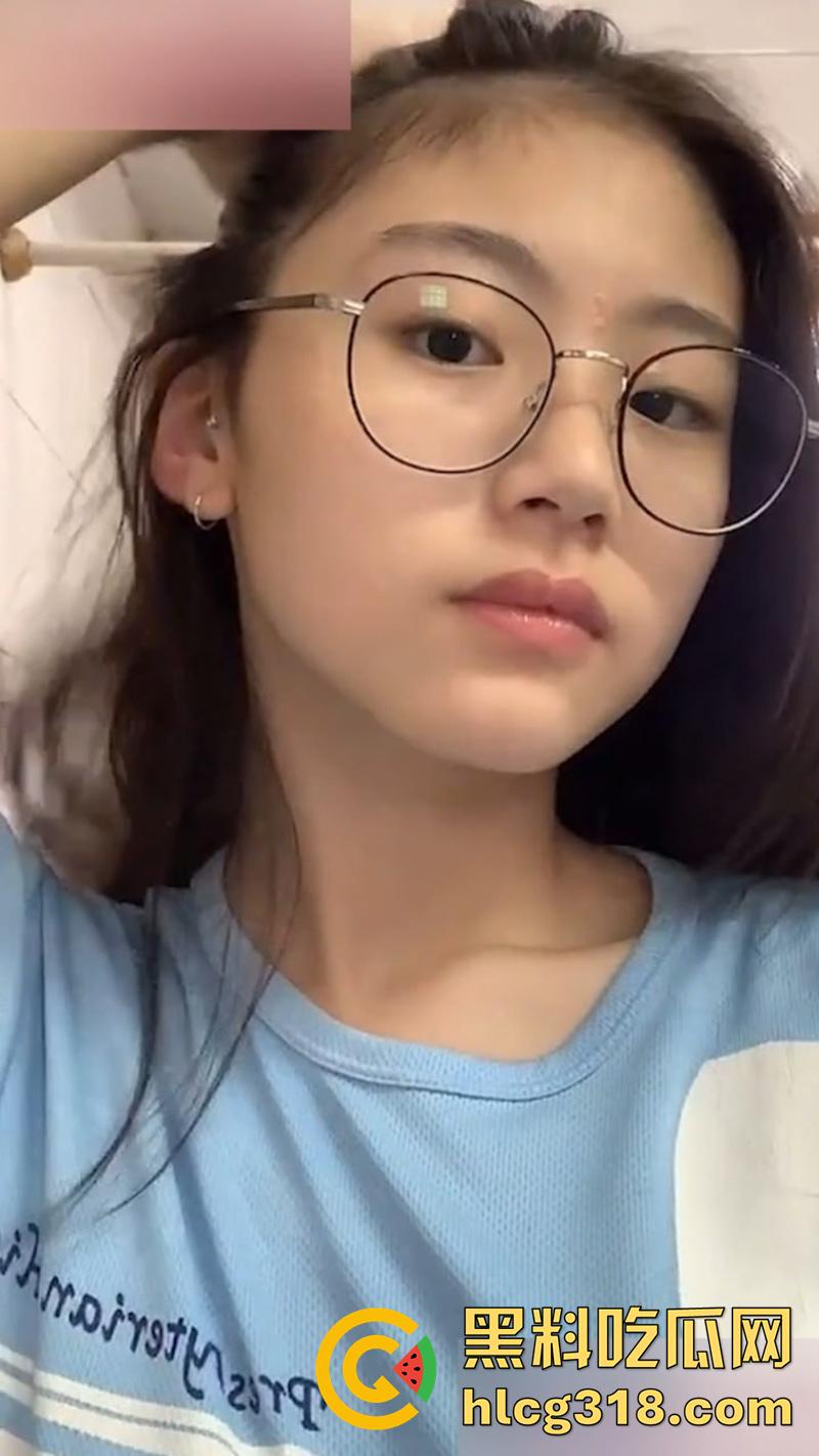 茂名一中白月光女神【梁思瑶】，脸蛋精致酮体诱人，约炮大屌体育生，后入打桩白嫩美臀。-3