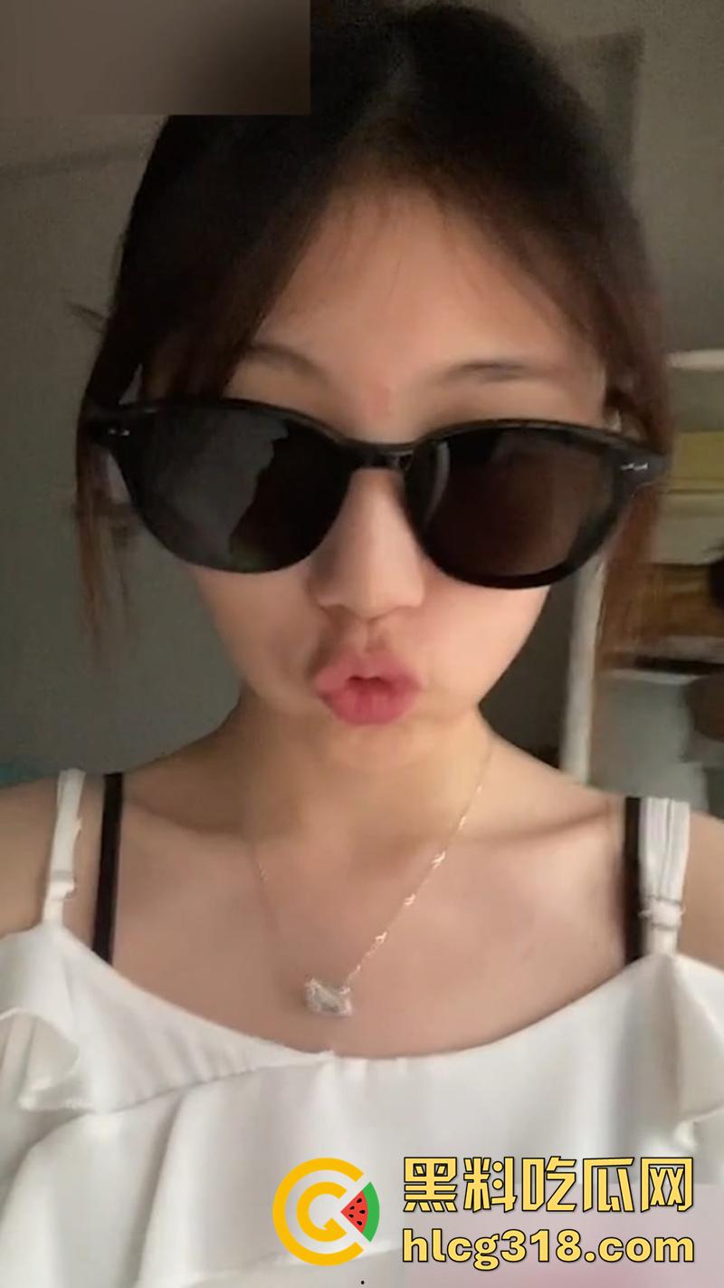 茂名一中白月光女神【梁思瑶】，脸蛋精致酮体诱人，约炮大屌体育生，后入打桩白嫩美臀。-5