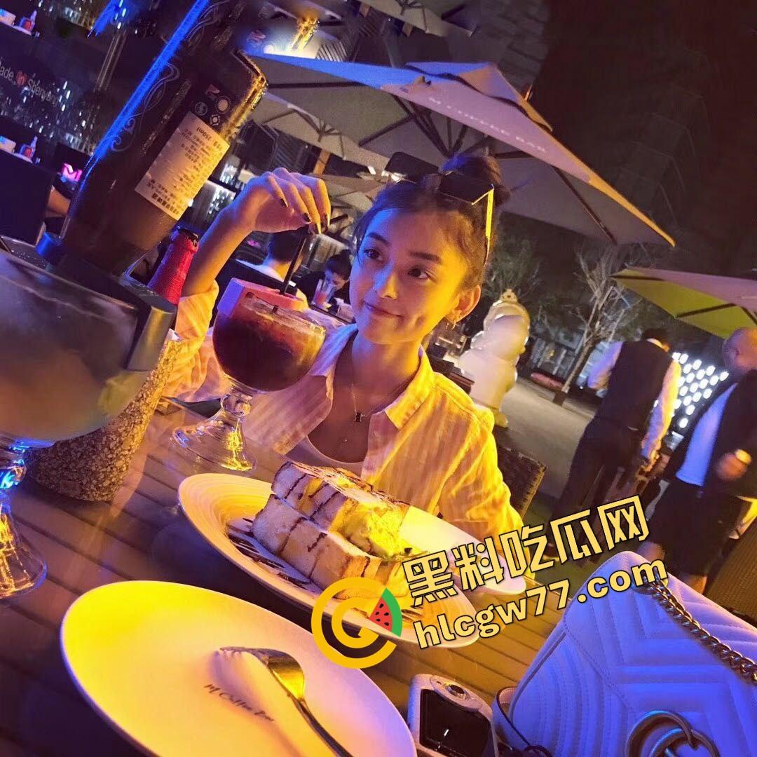 这学姐『沈芹』太TM骚，白天喝拿铁晚上扒着被人操得一滩水，奶头硬得像螺丝钉，后庭都主动送上来！-3