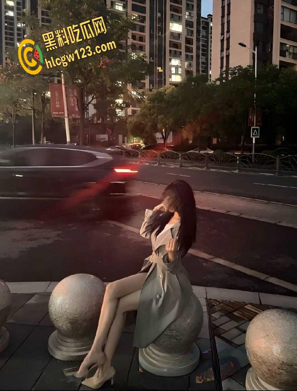 富二代约炮模特【fKabuto】,22岁小模特伴游几天下来操爽了,小穴被干的肿起来!-1