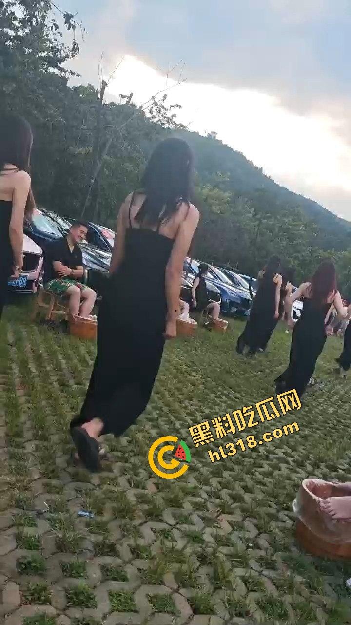 凯迪拉克聚会开到野外，把全会所女人都包了，足浴热舞酒水不断，真有你的凯之星！奢靡盛宴谁能比？-4