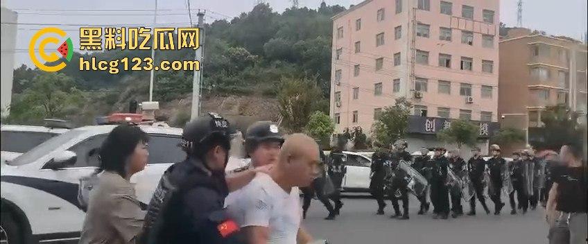 讨薪没错，但拦路等于找事！拦了路？特别人员分分钟把你请去喝茶！-4