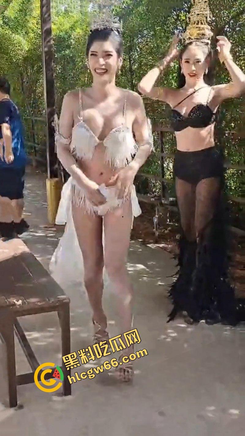 中国大爷街头撩人妖乱摸，乳大骚骚揉上瘾，结果鸡巴比自己还大，伸手一摸居然是吊炸天的霸王屌！-3