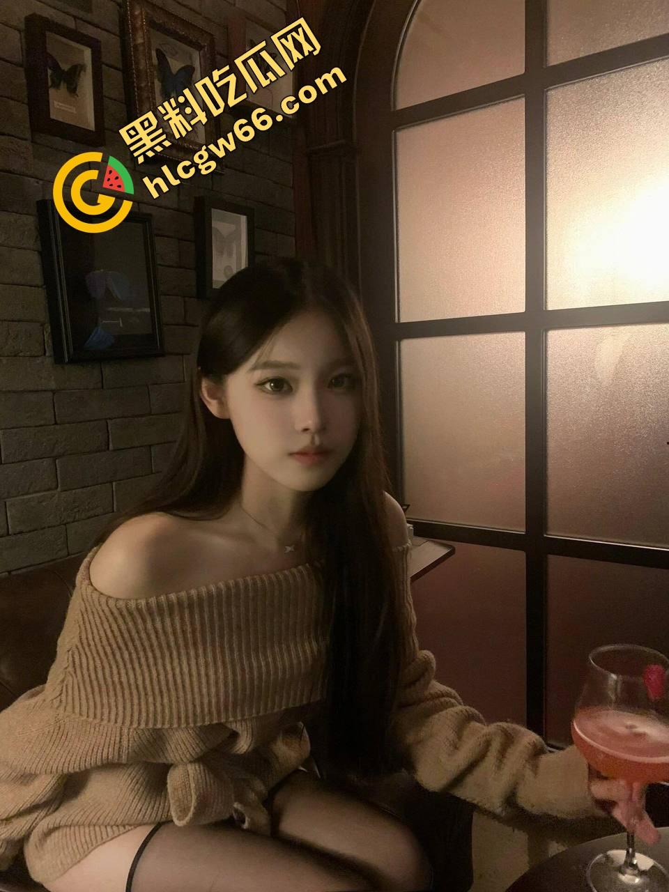 珠海大神【ToroS】学妹收割机,当街母狗调教,跪舔肉棒爽喷骚水,骚穴灌满精液流出!-2