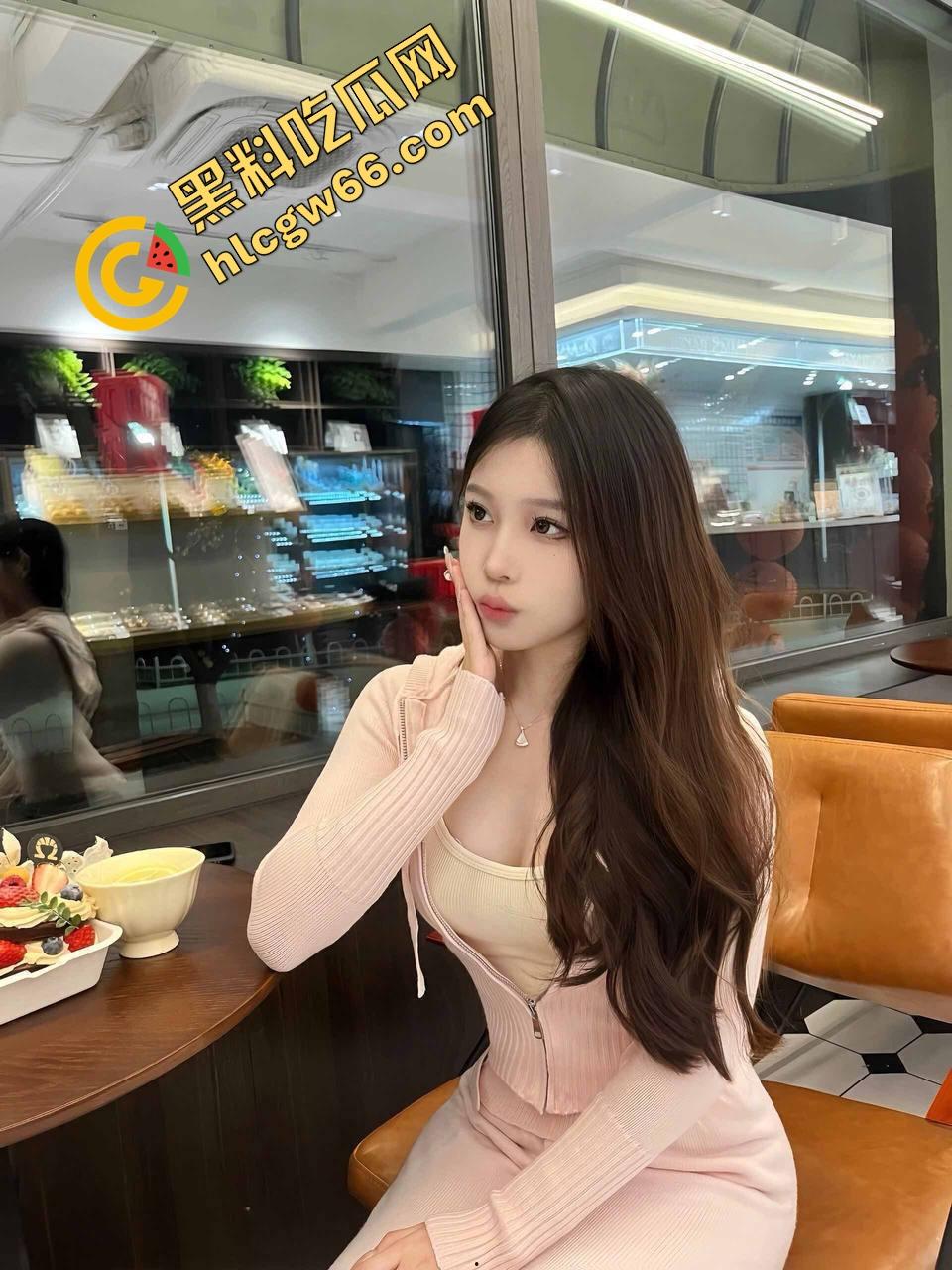 珠海大神【ToroS】学妹收割机,当街母狗调教,跪舔肉棒爽喷骚水,骚穴灌满精液流出!-3