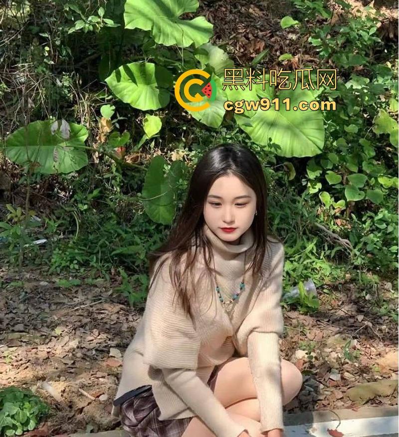 广州极品骚货【刘雅晴】与金主网调性爱视频流出，手指对镜狂抠粉嫩蜜穴，线下激情操逼翘臀狂摇！-2