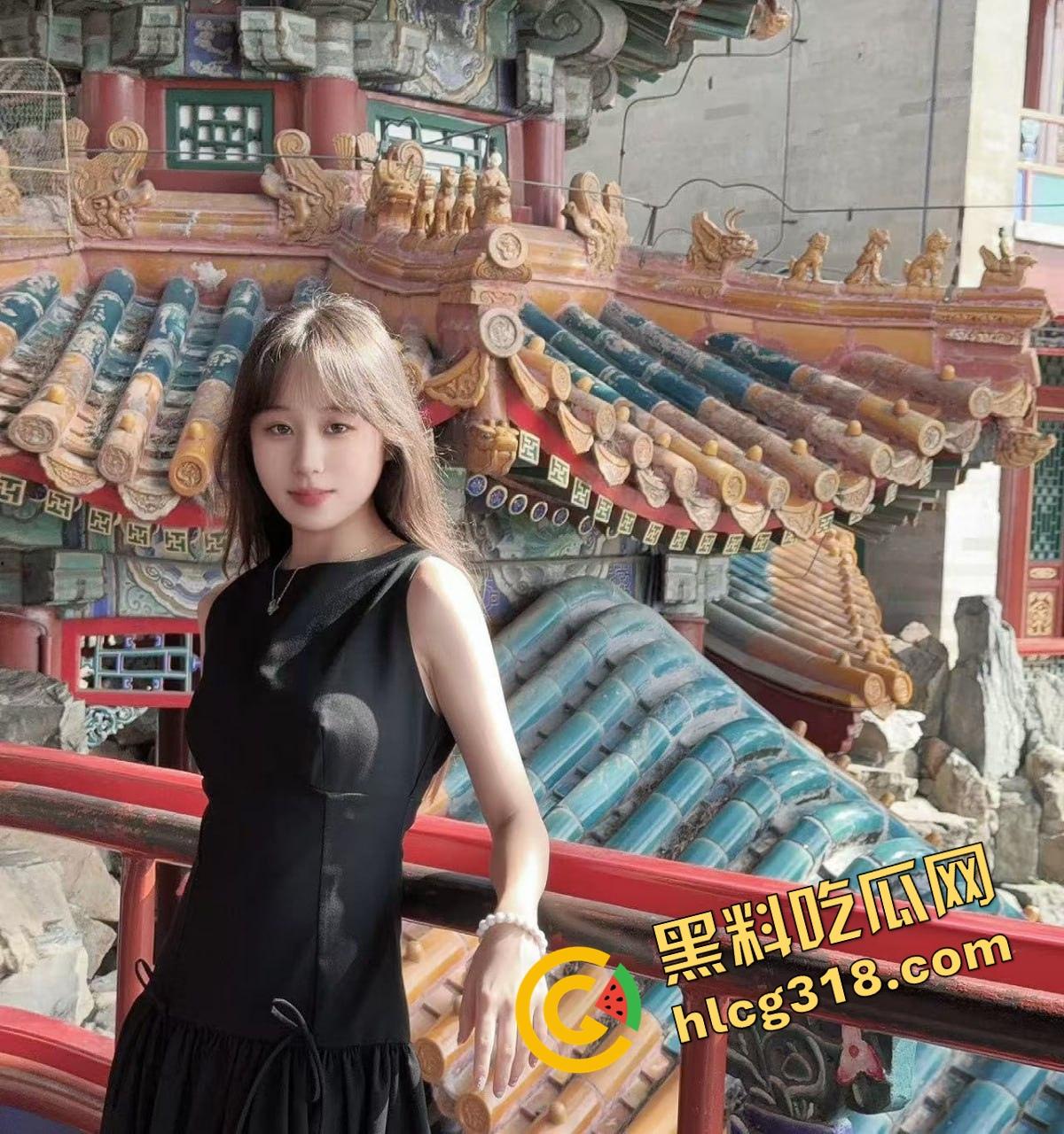 瓜友爆操离婚少妇『赵雪』撅屁股给后入，边被抽插边包粽子，这骚货就喜欢一心两用让人干到发疯！-1