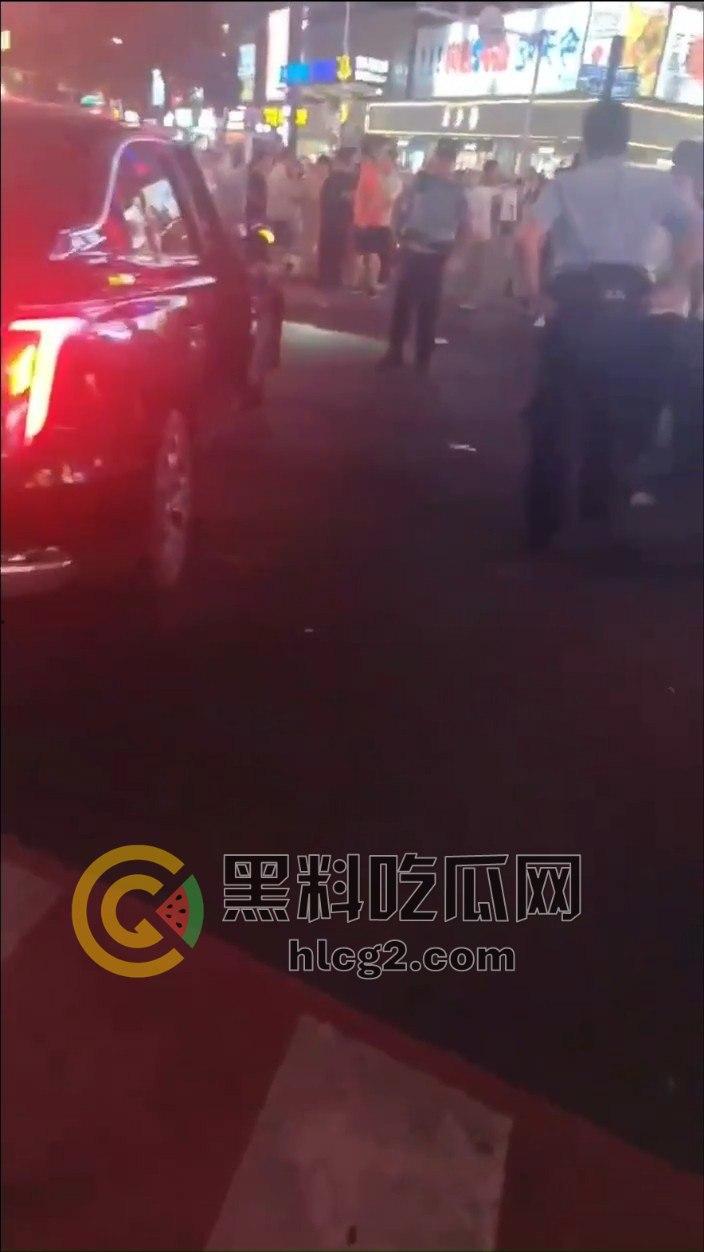 长沙五一广场惨剧真相大揭秘，网约车司机清理后座失控撞伤8人——酒驾毒驾排除，网约车司机到底干了什么-12