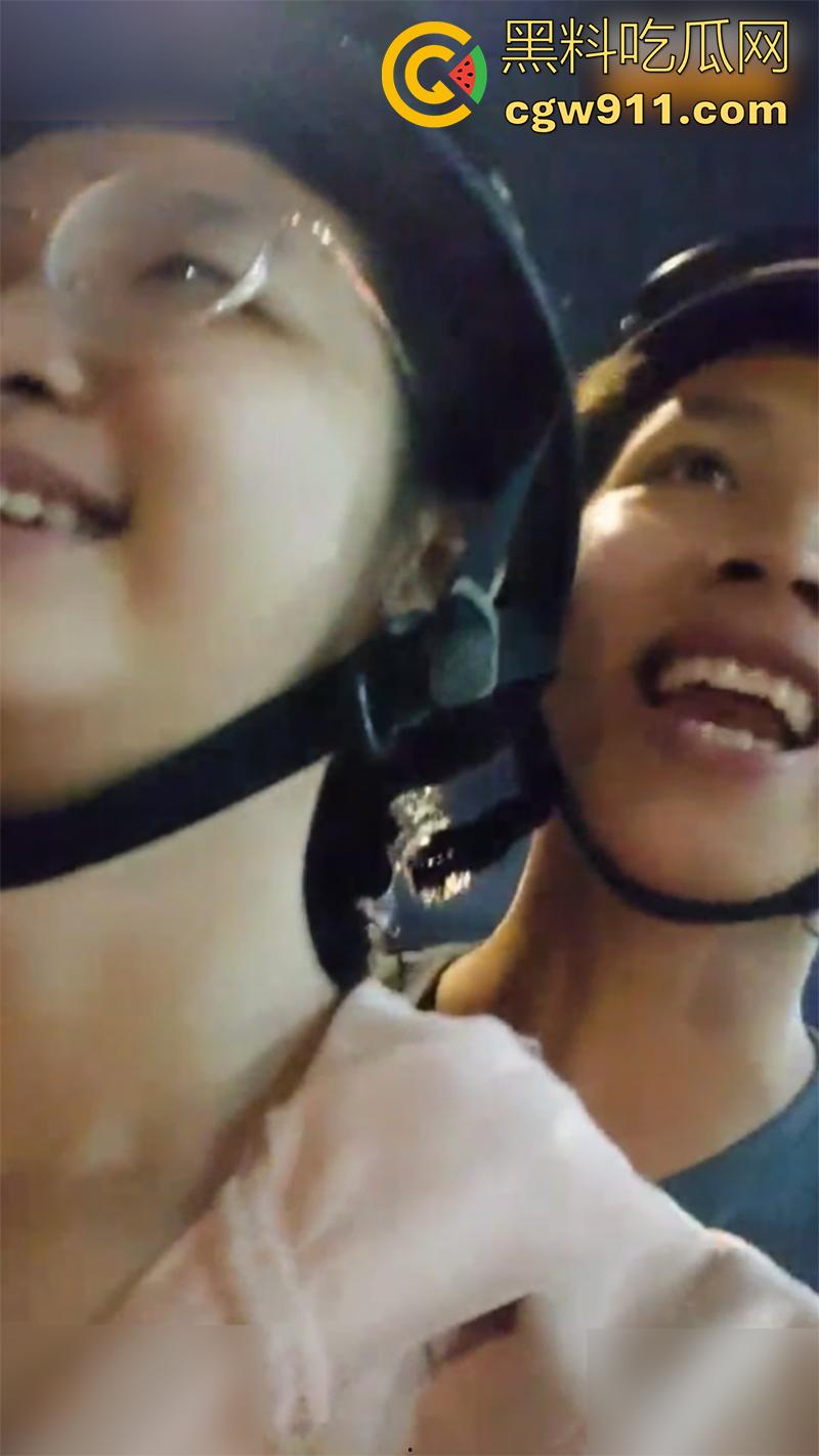 杭州巨乳母狗大胆露出，戴个眼镜颜值单纯可爱，想不到竟骚成这样，两颗饱满的大奶子，看着就让人流口水！-1