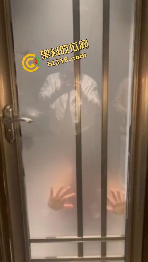 单身狗夜店必修课，喝醉勾搭人妻偷吃人妻鲍鱼，淫男乱女嗨翻全场，极致放荡夜生活曝光！-8