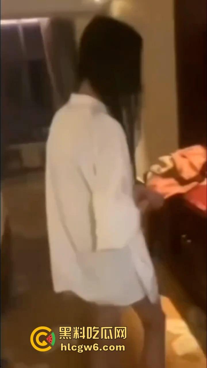 厦门小伙网恋奔现大翻车 开房约炮裤子一脱双鸡对望 萌系女友竟是变态男娘？-8