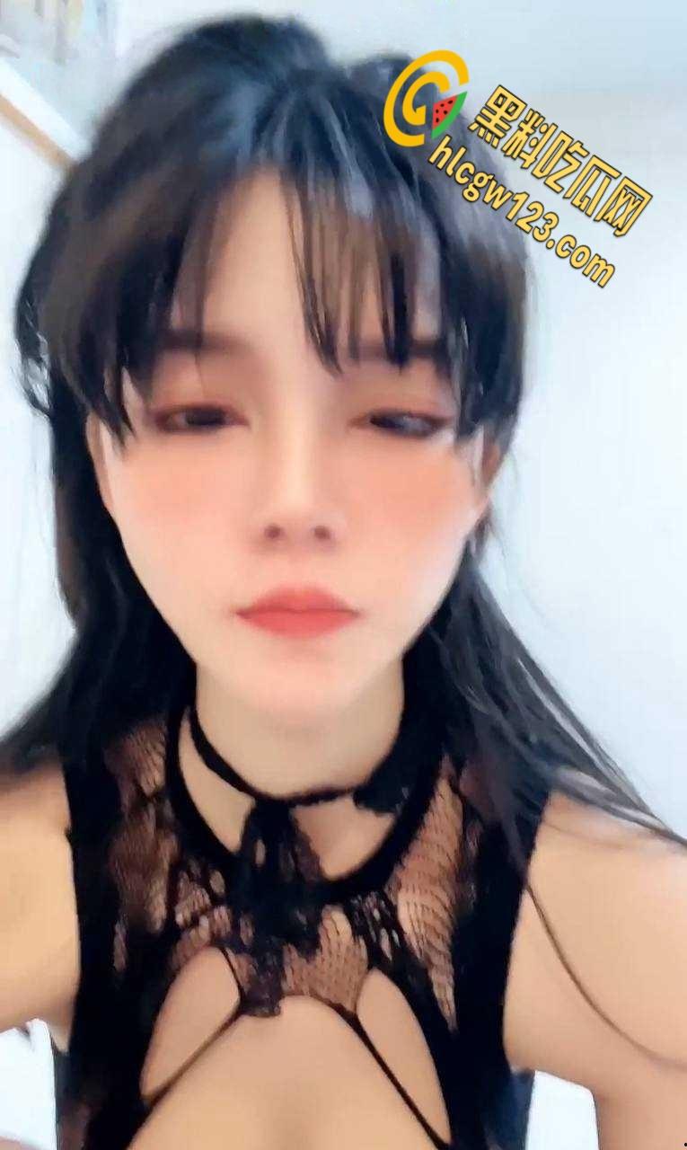 高颜值主播自慰抠逼,连体黑丝口球唾液拉丝,爆插喷水这不等着欠操吗!-1