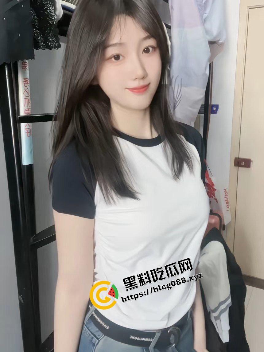 北京舞蹈学院骚母狗【肖婷】细枝挂硕果 在宿舍里脱衣练习舞蹈，露奶节拍卡点舞新奇养眼！-1