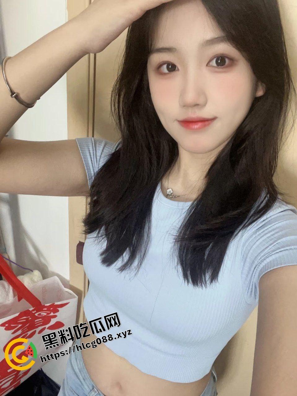 北京舞蹈学院骚母狗【肖婷】细枝挂硕果 在宿舍里脱衣练习舞蹈，露奶节拍卡点舞新奇养眼！-2