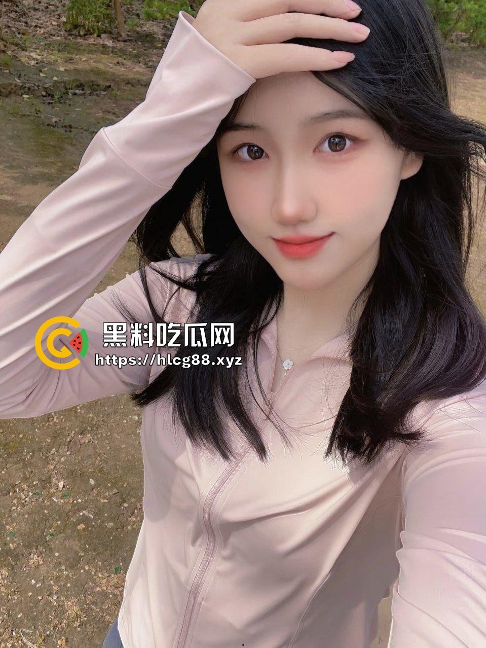 北京舞蹈学院骚母狗【肖婷】细枝挂硕果 在宿舍里脱衣练习舞蹈，露奶节拍卡点舞新奇养眼！-4