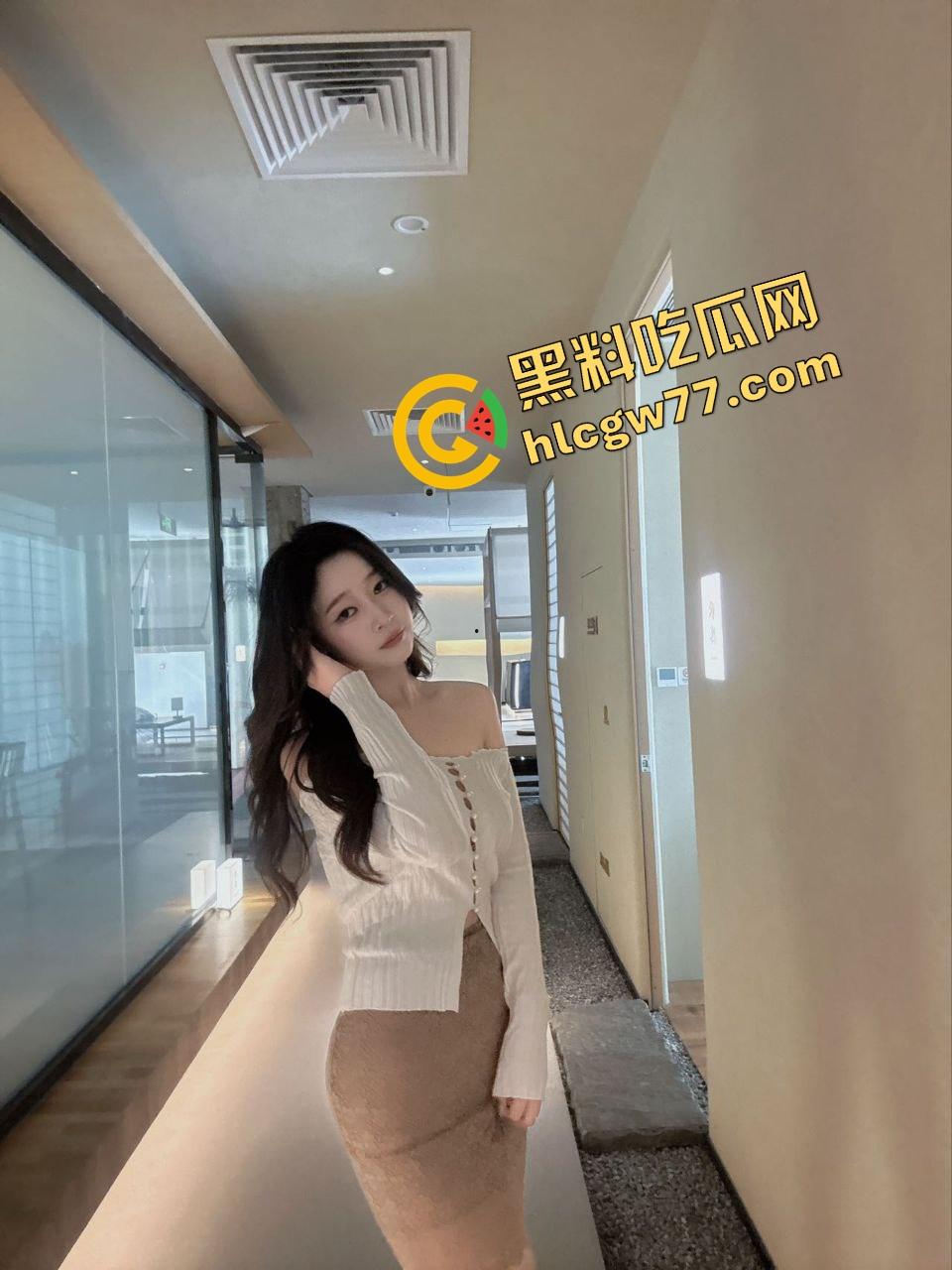 海角 善良的小嫂子 新作 开着门爆操如狼似虎的嫂子 内射后再把丝袜塞入骚穴内!-6