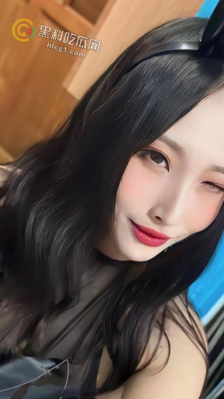 瓜友投稿爆料:二连浩特服装市场瓜!美女老板娘蒙根琪琪格的情场纠葛,从隔壁服装店到瓜友圈子朋友!-1