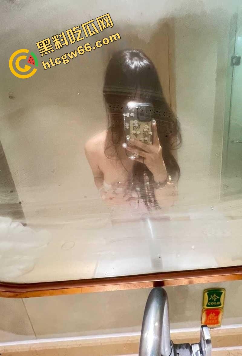 表面人畜无害，广西大眼萌妹『陈曦』被渣男操完偷拍，舔穴特写后入爆干全都怼脸拍，骚笑淫叫成寝室BGM！-8