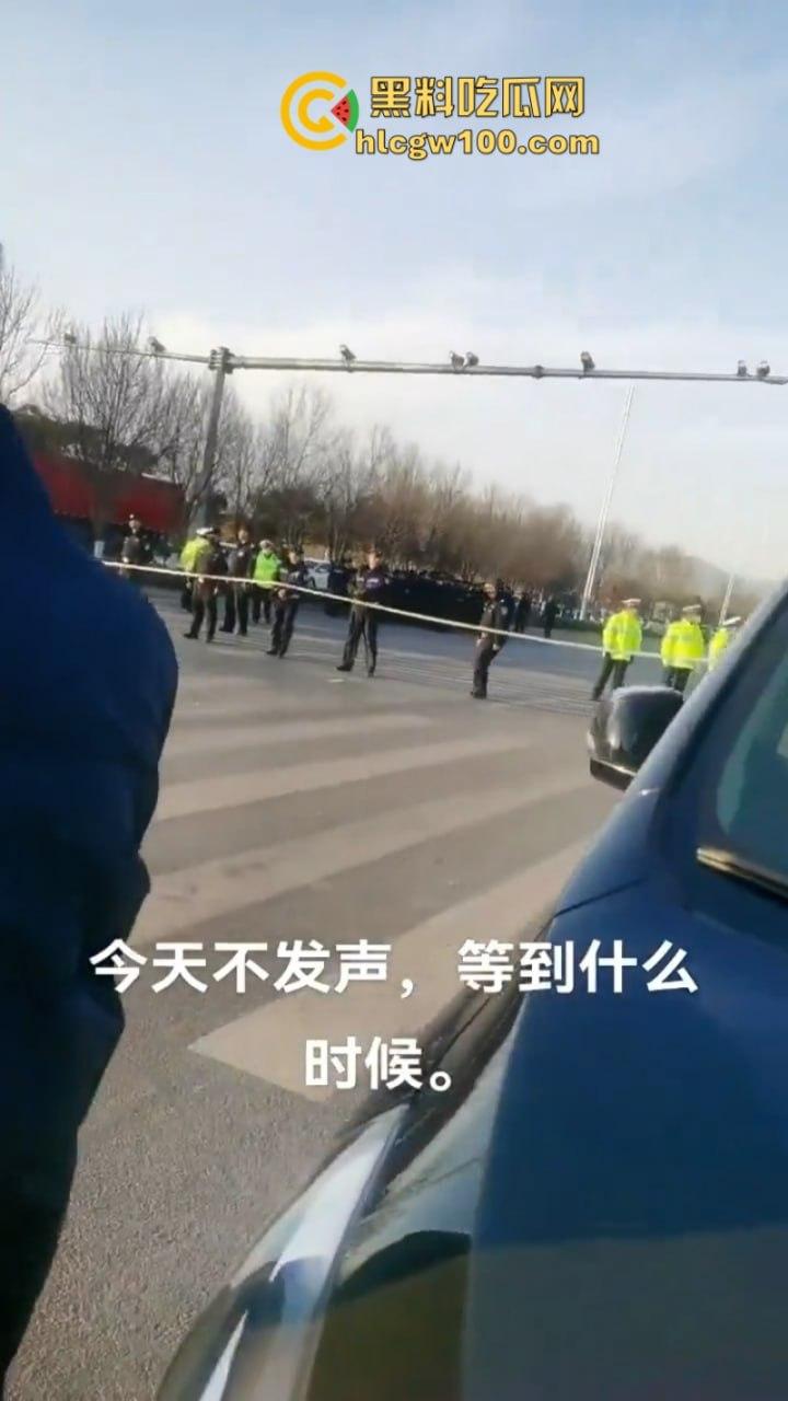 爆料越少事越大!蒲城职高警民大混战 十万民众为坠亡学生发声 当地被迫实行全城戒严管控 母亲含泪妥协!-9