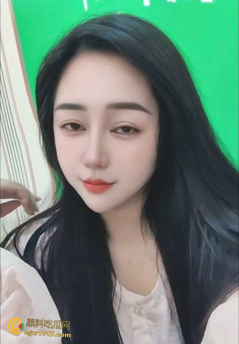 抖音气质少妇【洗脸吧老板娘】，付费定制大尺度自拍，透明内衣巨乳挑逗，自慰抠逼淫水直流，也是个欠操的骚逼 ！-2