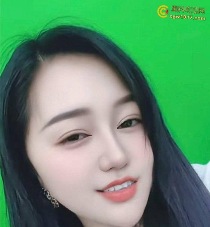 抖音气质少妇【洗脸吧老板娘】，付费定制大尺度自拍，透明内衣巨乳挑逗，自慰抠逼淫水直流，也是个欠操的骚逼 ！-3