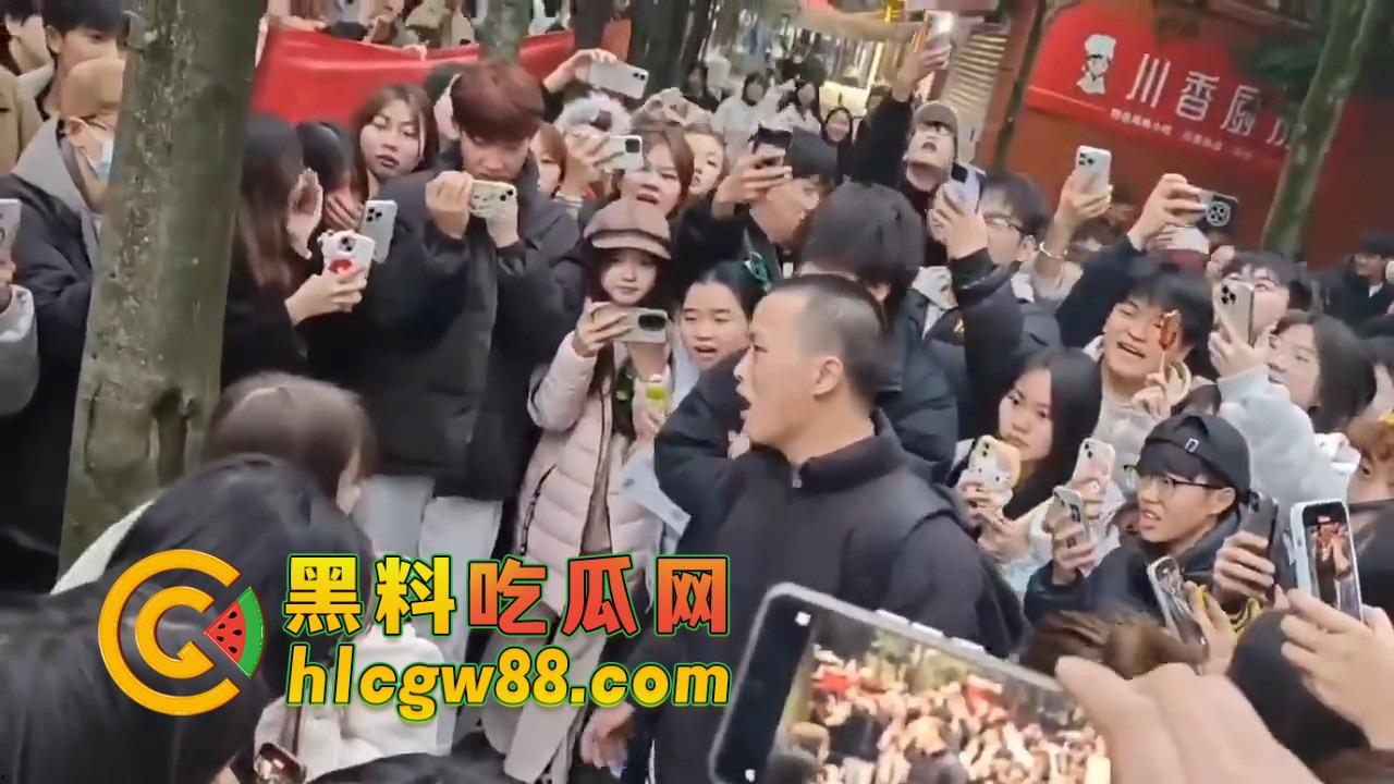 成都托普学院纯爱战神被绿，现场哭诉惨遭围观嘲笑，25年第一位纯爱战士应声倒地！-9