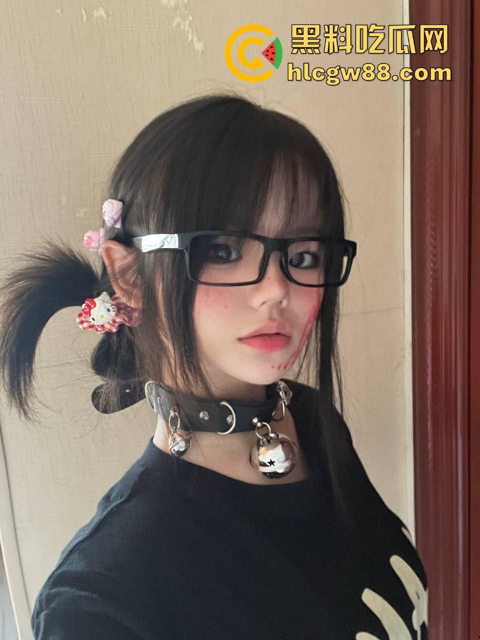 珠海艺术职业学院【杨婷婷】与金主裸拍视频被曝光 极品巨乳抠逼自慰 很有撸点！-4