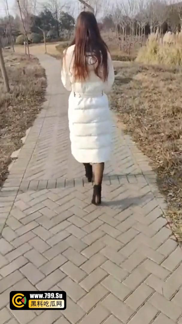 乱伦大神虐操喷水嫂子新作 大哥出门买年货 我偷约嫂子公园露出口射 后入干喷水-4