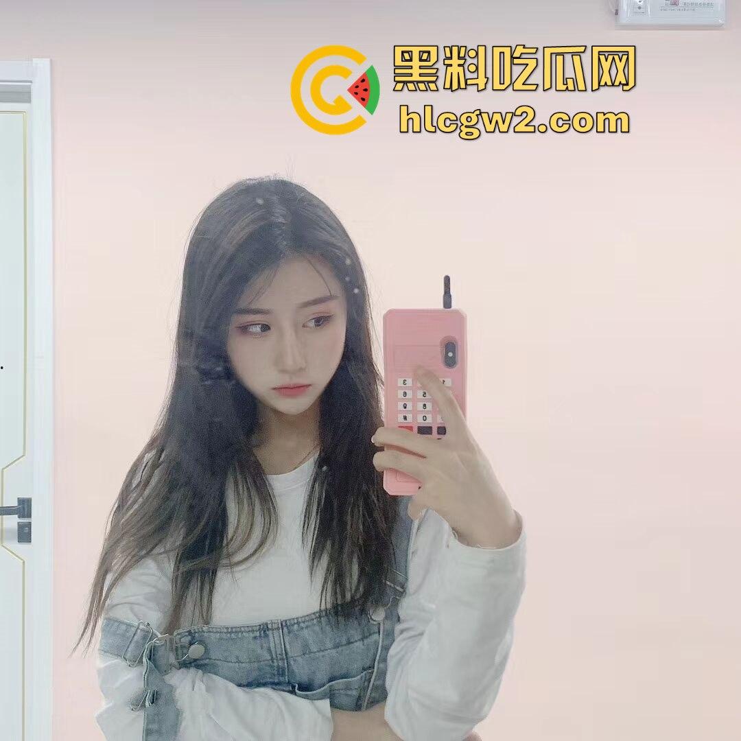 奔放小情侣【黎诗齐】和男友啪啪啪画面流出，约炮全过程大曝光，完美露脸，简直疯狂！-2