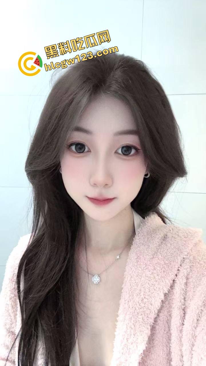 KTV开个包厢就送骚逼气氛组，七八个骚妹不穿内裤露着逼给你伴舞，你唱歌她们跳艳舞！-4