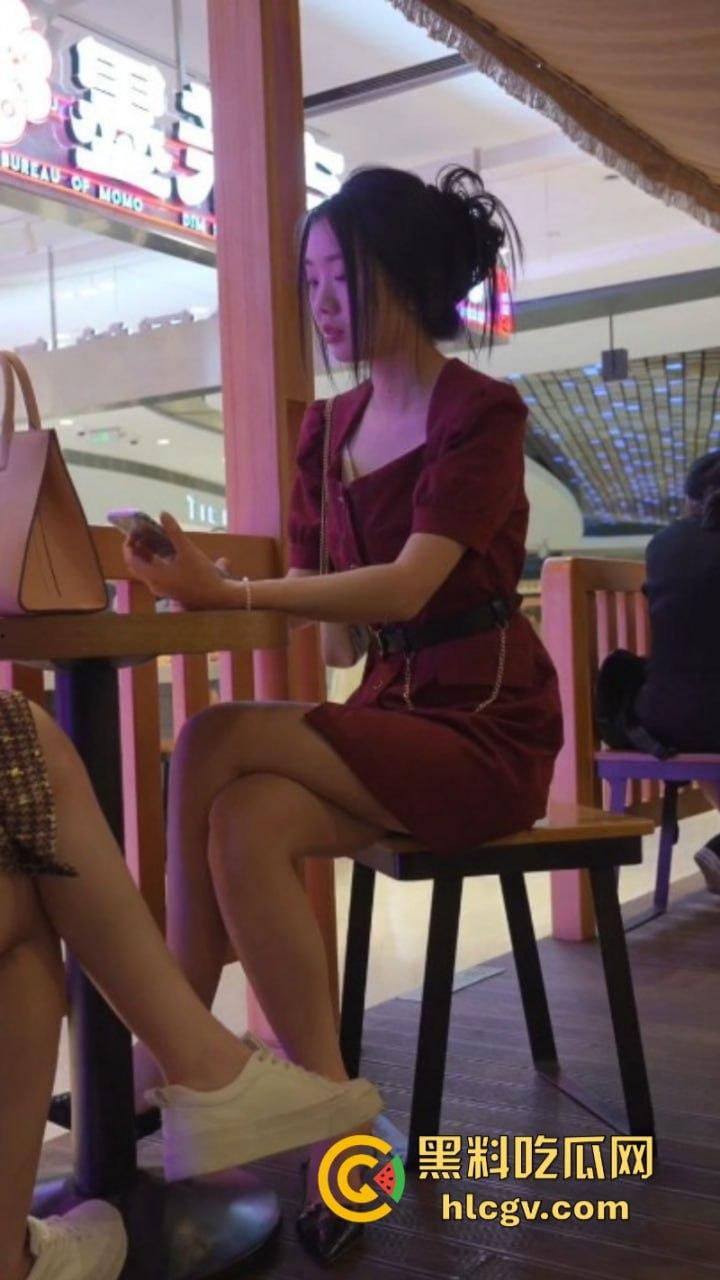 高质量抄底合集 视奸各种妹子裙下风光 美鲍逼缝尽显骚货之姿-7